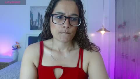 Snapshot of rose_thompson1 chatting on 05/13/26, 01:30 Rose online show from 05/13/26, 01:30