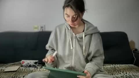rosea_lune online show from 10/24/25, 08:05