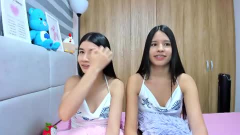 Snapshot of roseandmiah chatting on 07/11/26, 04:26 Rose y Miah online show from 07/11/26, 04:26