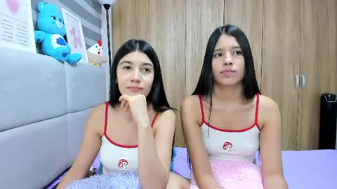 Snapshot of roseandmiah chatting on 07/19/26, 03:32 Rose y Miah online show from 07/19/26, 03:32