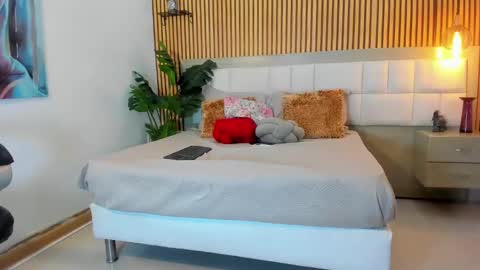 roseaurora online show from 10/04/25, 01:20