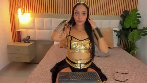 roseaurora online show from 10/31/25, 01:01