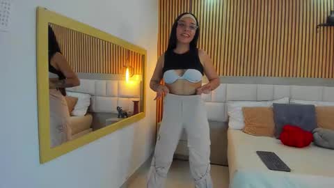 roseaurora online show from 11/08/25, 12:49