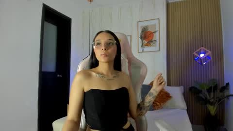 roseaurora online show from 11/29/25, 07:39