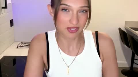 Bella  online show from 09/26/25, 03:16