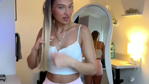 Bella  online show from 03/26/26, 07:47