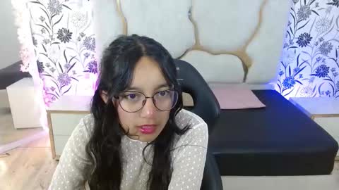 rosee_tay1 online show from 12/15/25, 03:33