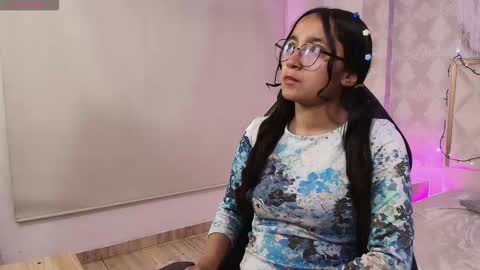 rosee_tay1 online show from 12/20/25, 11:50