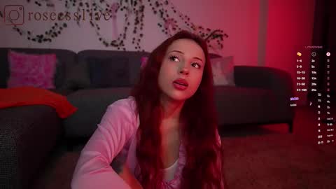 roseess_ online show from 11/08/25, 10:48