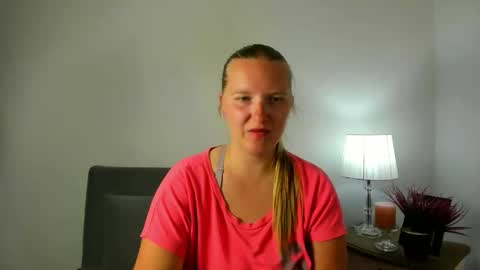 Snapshot of rosehypnotic chatting on 05/18/26, 05:08 Rose online show from 05/18/26, 05:08