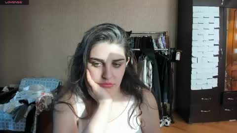 Snapshot of roselina_ chatting on 05/29/26, 02:15 Rose online show from 05/29/26, 02:15