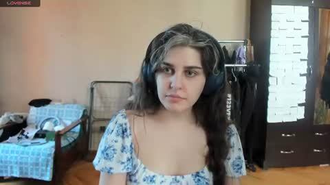 Snapshot of roselina_ chatting on 06/25/26, 09:36 Rose online show from 06/25/26, 09:36
