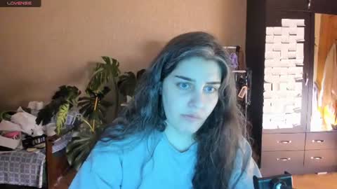 Snapshot of roselina_ chatting on 07/20/26, 06:21 Rose online show from 07/20/26, 06:21