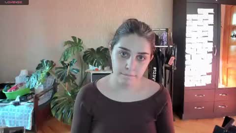 Snapshot of roselina_ chatting on 07/23/26, 03:32 Rose online show from 07/23/26, 03:32