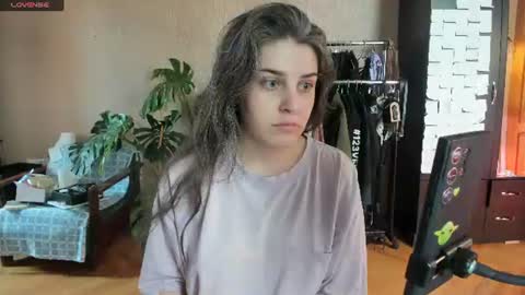 Snapshot of roselina_ chatting on 07/28/26, 10:21 Rose online show from 07/28/26, 10:21