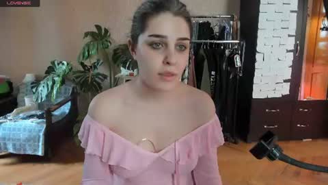 Snapshot of roselina_ chatting on 07/29/26, 11:08 Rose online show from 07/29/26, 11:08