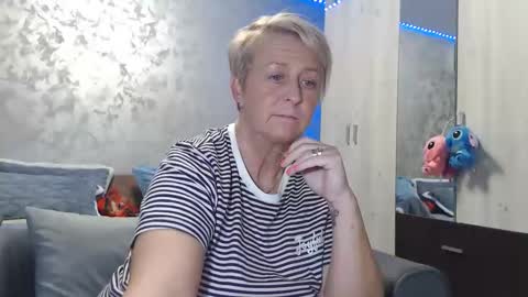 Lovepinklilly online show from 11/20/25, 06:18