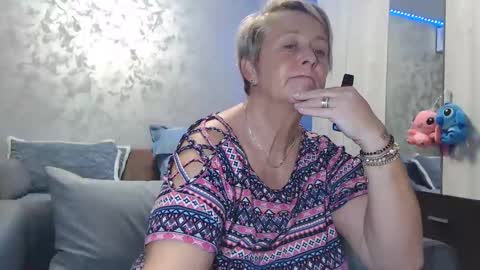 Lovepinklilly online show from 11/28/25, 05:59