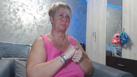 Lovepinklilly online show from 01/12/26, 08:03