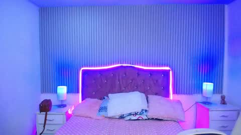 roses_liittle_ online show from 03/26/26, 06:19