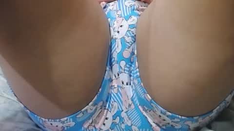 Snapshot of rosesvalentina chatting on 10/01/25, 01:22 Ocean online show from 10/01/25, 01:22