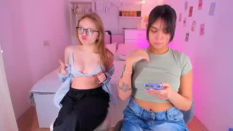 Snapshot of roshelle_xxx chatting on 02/13/25, 02:52 Roshelle online show from 02/13/25, 02:52