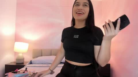 Snapshot of rosie_chell chatting on 05/15/26, 12:01 Rosie online show from 05/15/26, 12:01