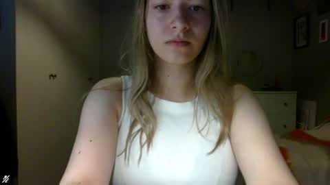 Snapshot of rosie_june chatting on 07/27/26, 06:42 Rosie online show from 07/27/26, 06:42