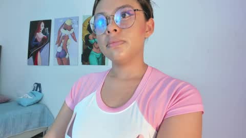 Snapshot of rosse_taylorx1 chatting on 05/05/26, 07:00 rosse_taylorx1 online show from 05/05/26, 07:00