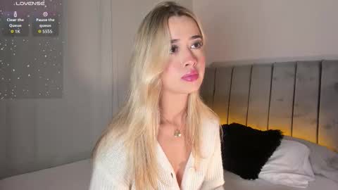 Rosse Daw Independent model  online show from 12/16/25, 10:15