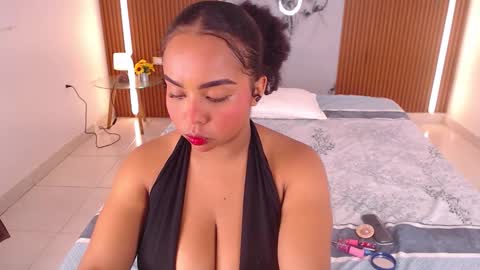 Rossi Hill online show from 03/05/26, 12:01