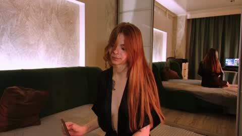 rosy_black_ online show from 12/08/24, 05:29