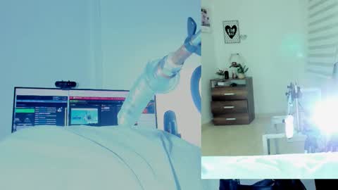 rosy_emely_ online show from 01/12/26, 09:25