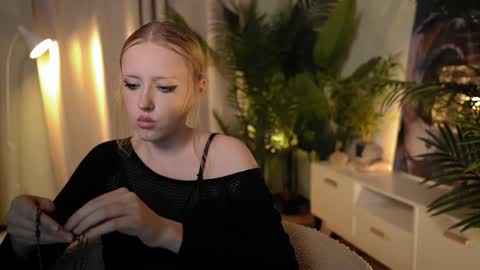 rosy_petal online show from 09/08/25, 08:19