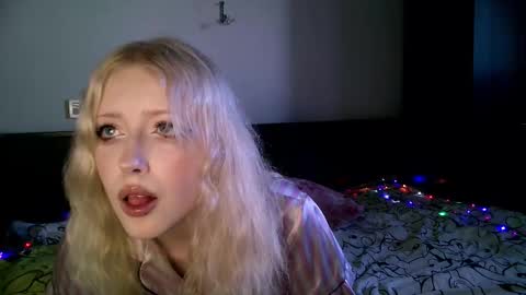 rosy_petal online show from 09/25/25, 06:39
