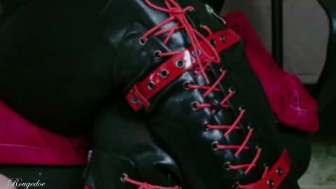 Snapshot of rougedoe chatting on 05/13/26, 01:41 Mistress Lana online show from 05/13/26, 01:41