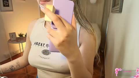 Snapshot of rousee_v chatting on 03/14/26, 01:05 Rousee online show from 03/14/26, 01:05