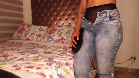 Rouss marie henao  online show from 12/18/25, 01:44