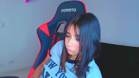 rousse_violet online show from 09/23/25, 07:50