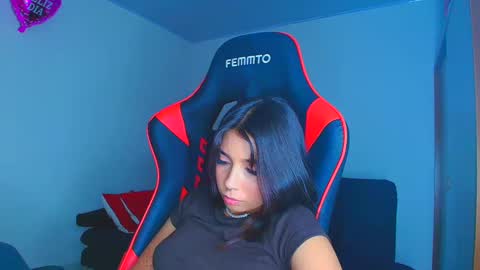 rousse_violet online show from 09/27/25, 11:54