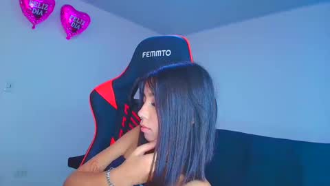 rousse_violet online show from 10/05/25, 09:56