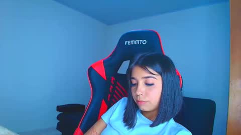 rousse_violet online show from 11/10/25, 11:48