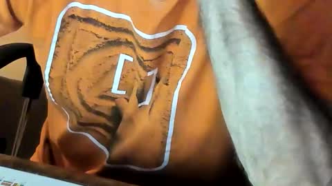 Snapshot of routi chatting on 10/12/25, 05:23 routi97 online show from 10/12/25, 05:23