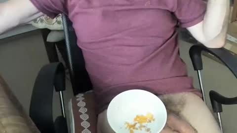 Snapshot of routi chatting on 11/26/25, 10:11 routi97 online show from 11/26/25, 10:11