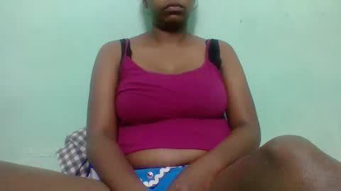 Snapshot of rovaelyah chatting on 09/19/25, 02:35 rovaelyah online show from 09/19/25, 02:35