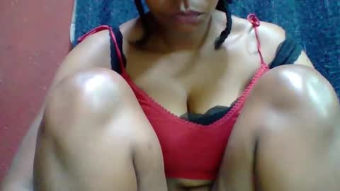 Snapshot of rovaelyah chatting on 09/27/25, 03:22 rovaelyah online show from 09/27/25, 03:22