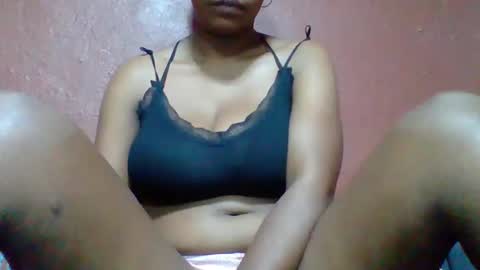 Snapshot of rovaelyah chatting on 10/11/25, 02:22 rovaelyah online show from 10/11/25, 02:22