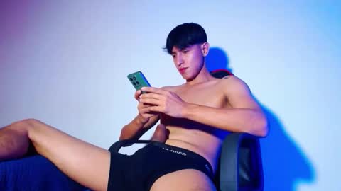 rowanboy23 online show from 11/21/25, 09:24