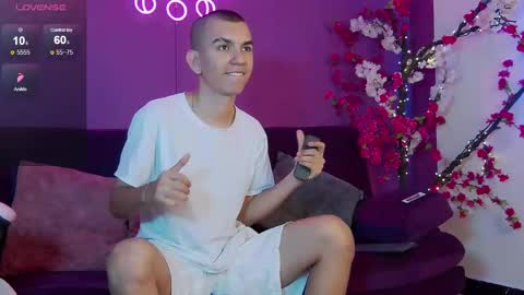 Snapshot of rowancley chatting on 09/20/25, 12:50 Rowan online show from 09/20/25, 12:50