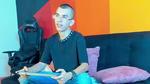 Snapshot of rowancley chatting on 09/23/25, 02:09 Rowan online show from 09/23/25, 02:09